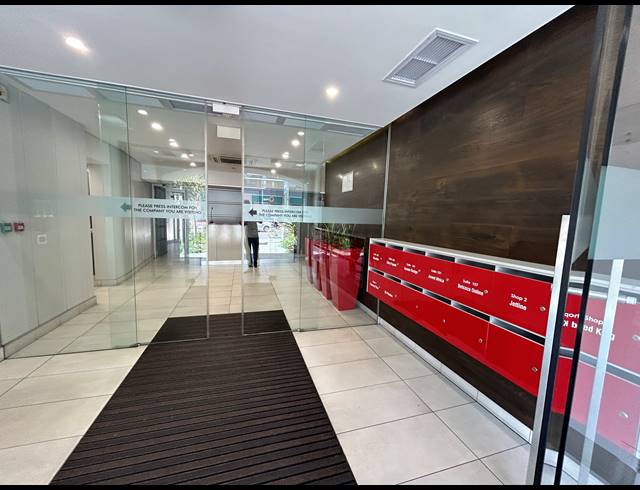 92M² BUILDING TO LET IN GREEN POINT